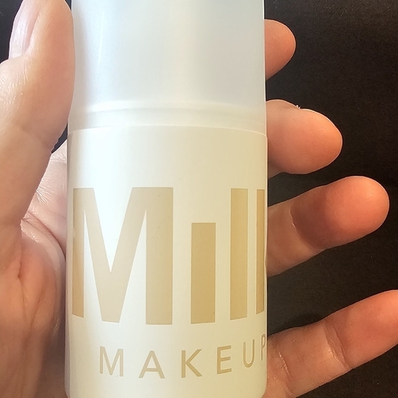 Milk Makeup Blur Spray 2.3 fl.oz - Picture 3 of 6